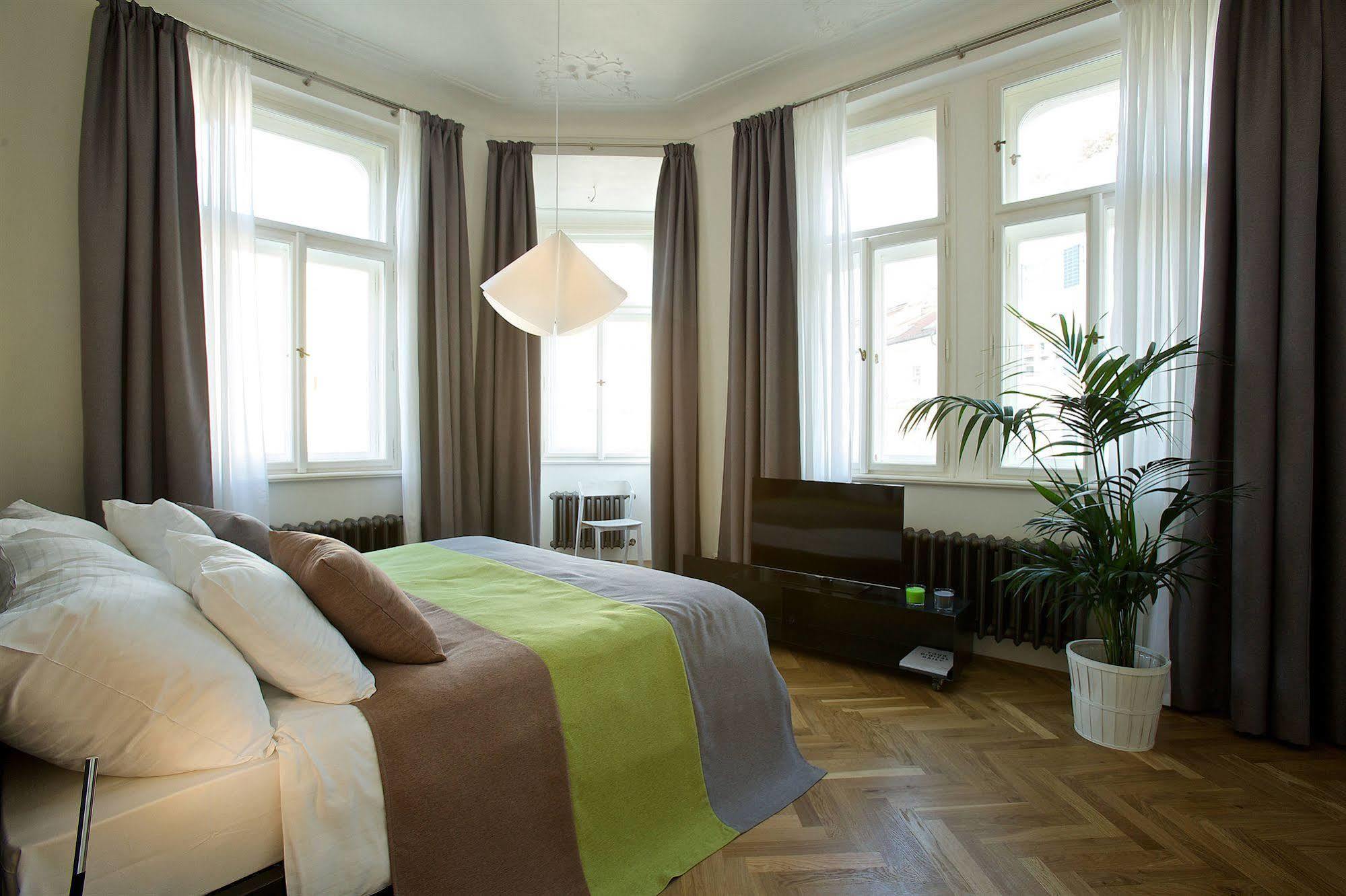 Mooo Downtown Aparthotel Praga Exterior foto