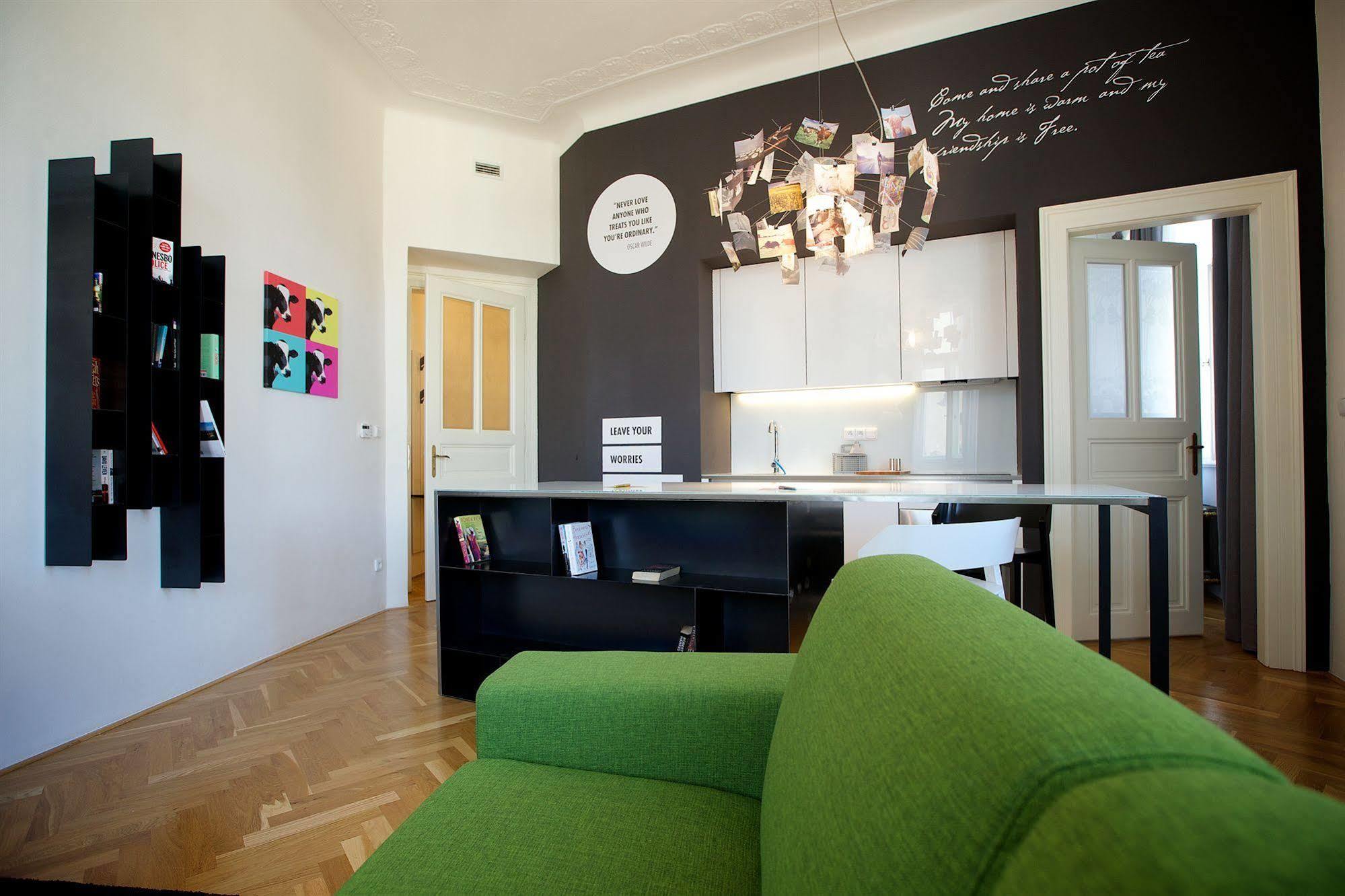 Mooo Downtown Aparthotel Praga Exterior foto