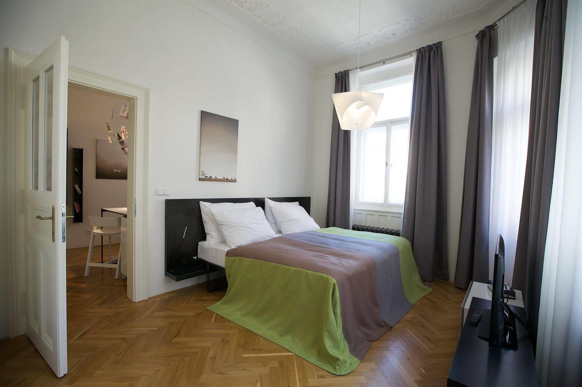Mooo Downtown Aparthotel Praga Exterior foto