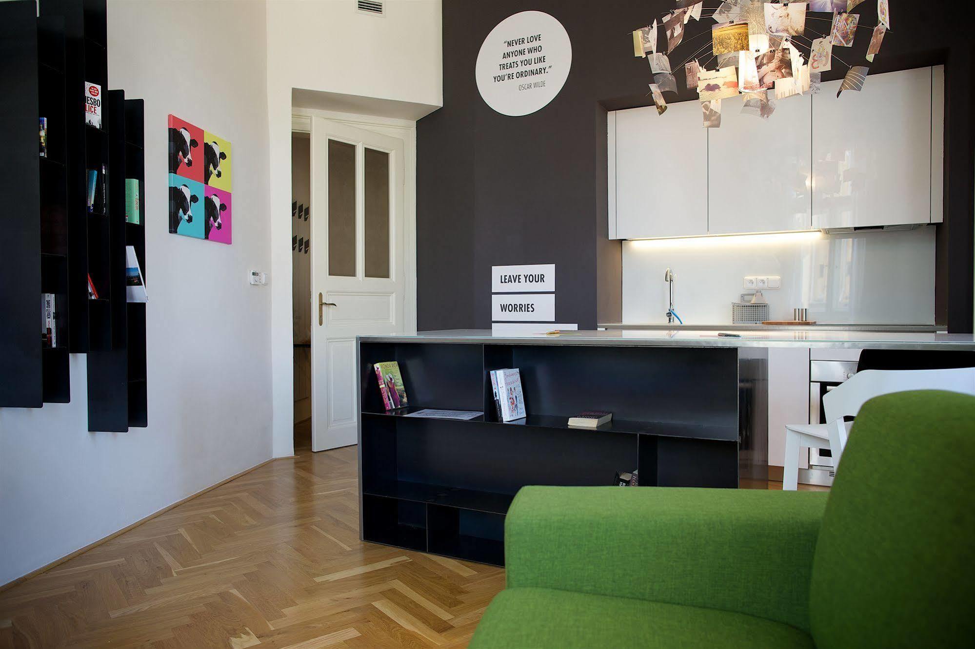 Mooo Downtown Aparthotel Praga Exterior foto